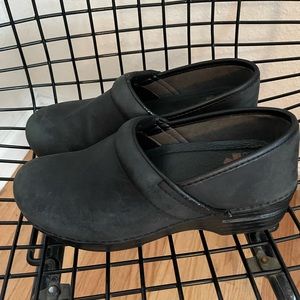 Dansko XP clogs matte black
